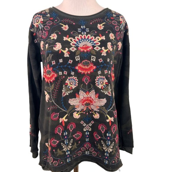 Johnny Was Tops - Johnny Was Embroidered Camo Nindi Henley Thermal Size Small